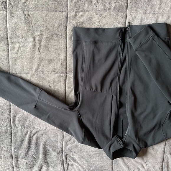 Lulu Men’s light track jacket - Picture 6 of 6